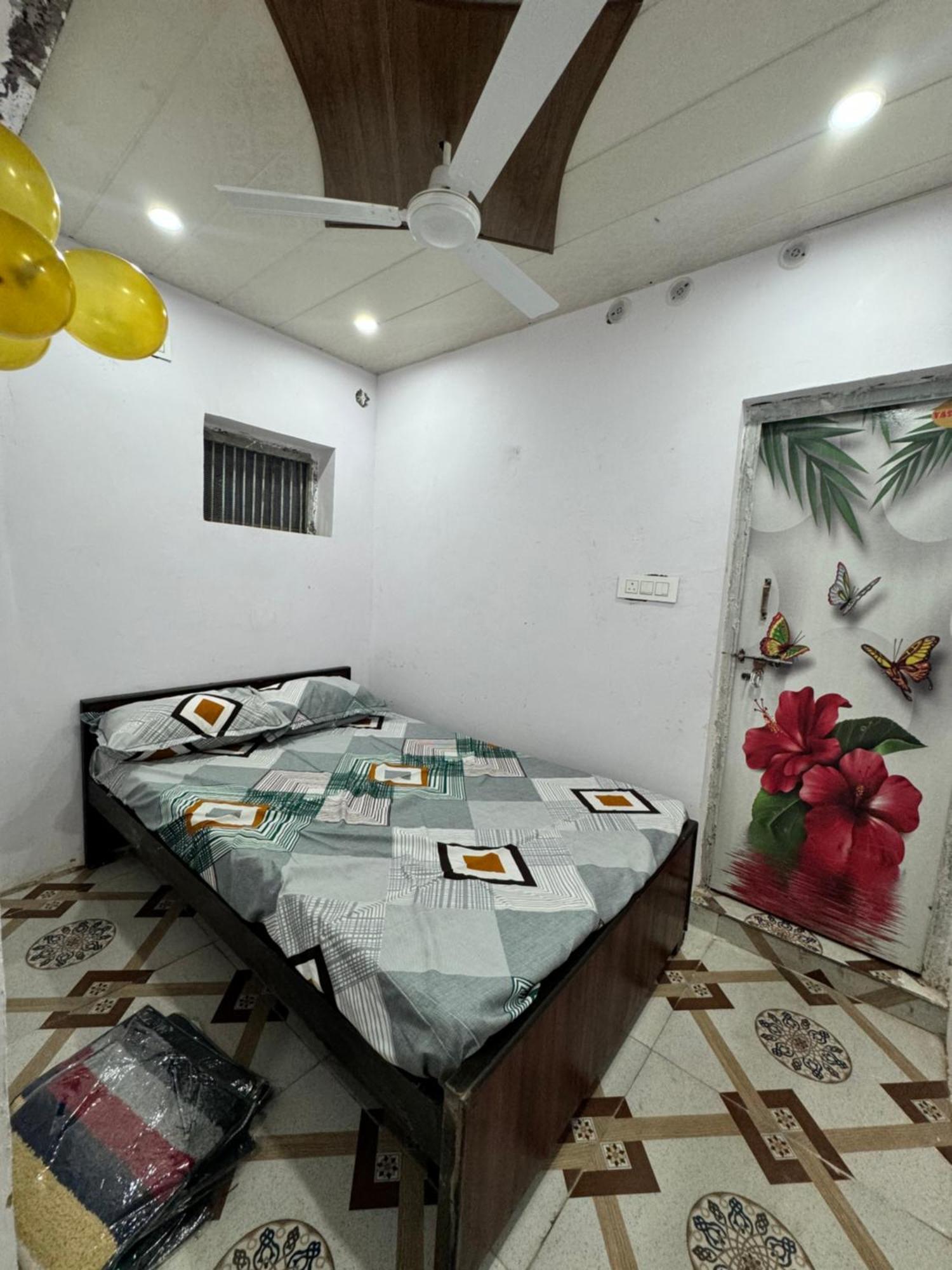 מלון Vrindāvan Pakhi Residency מראה חיצוני תמונה