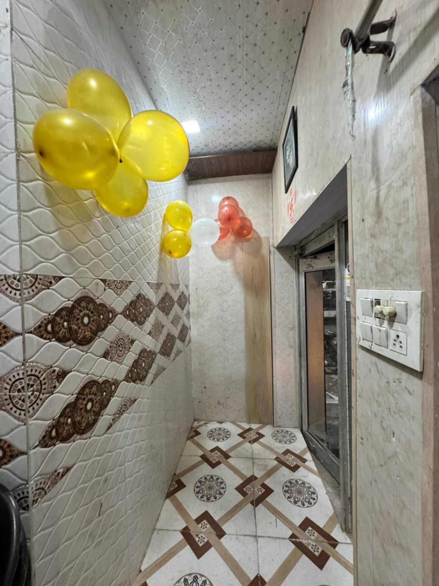 מלון Vrindāvan Pakhi Residency מראה חיצוני תמונה
