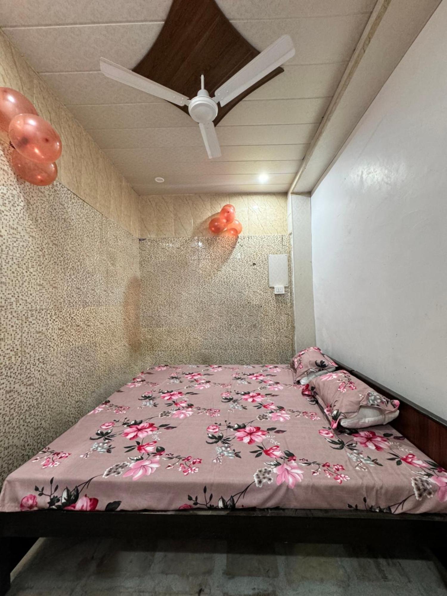 מלון Vrindāvan Pakhi Residency מראה חיצוני תמונה