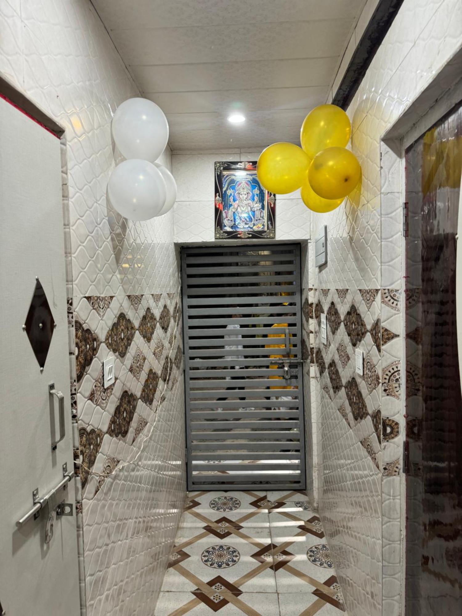 מלון Vrindāvan Pakhi Residency מראה חיצוני תמונה