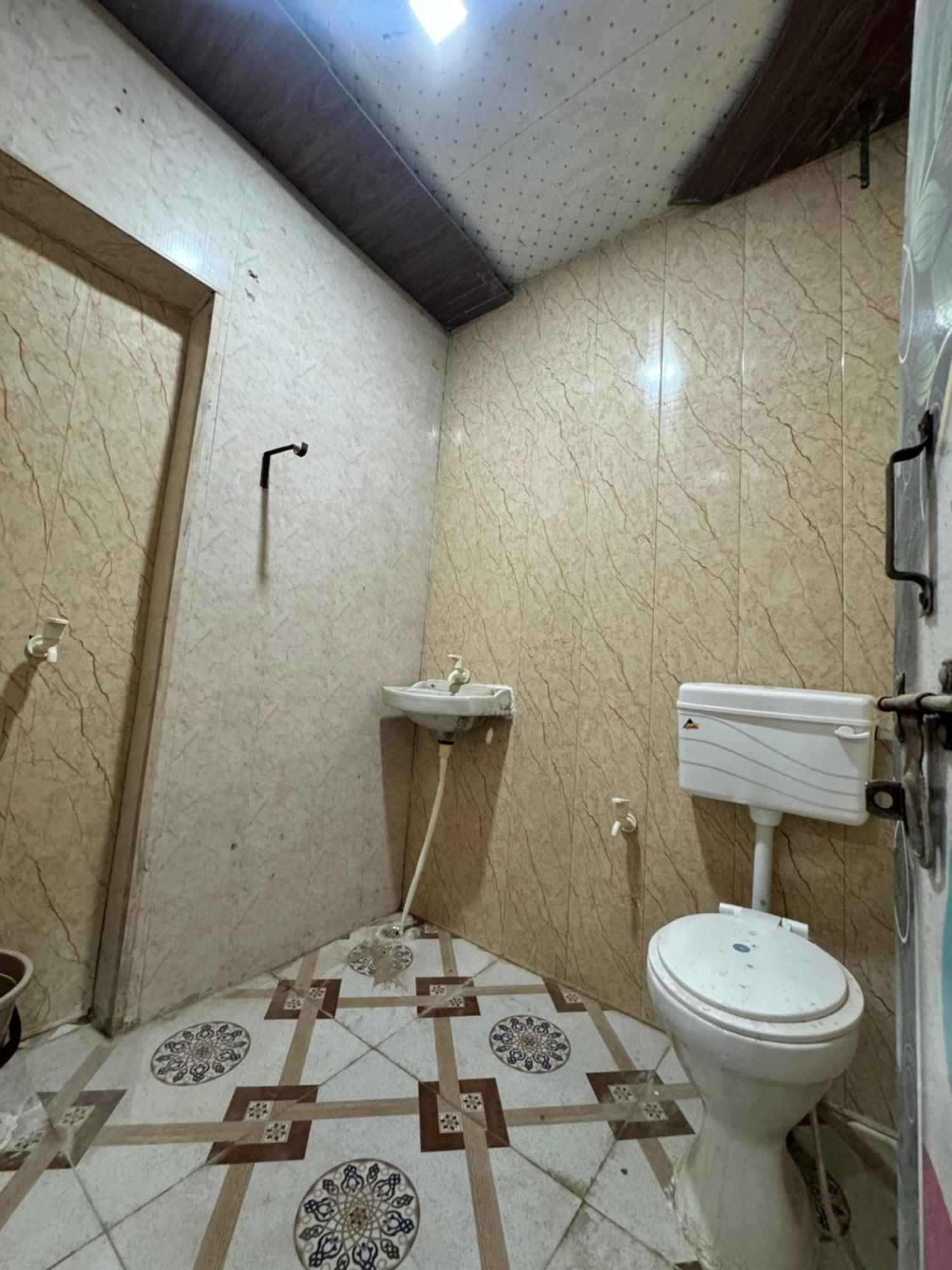 מלון Vrindāvan Pakhi Residency מראה חיצוני תמונה