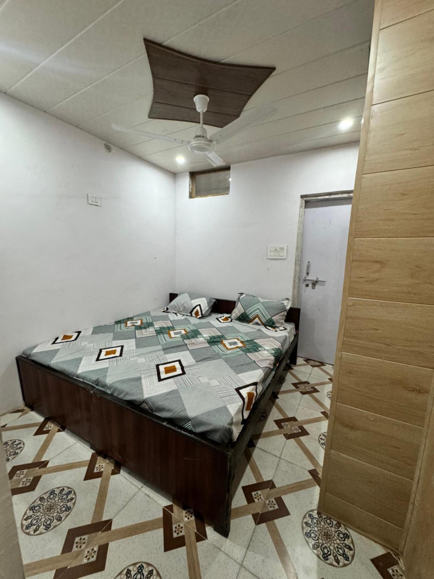 מלון Vrindāvan Pakhi Residency מראה חיצוני תמונה
