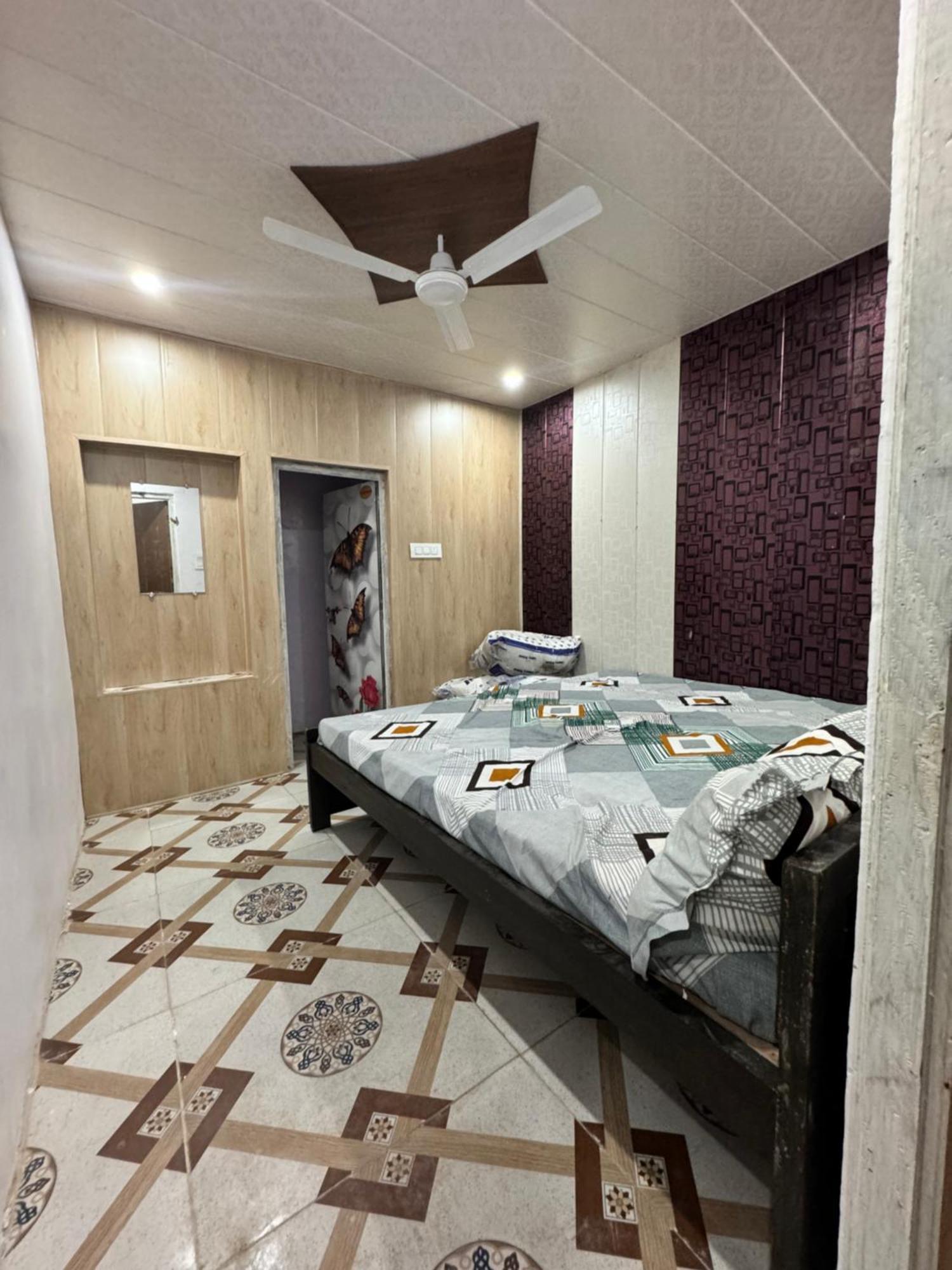 מלון Vrindāvan Pakhi Residency מראה חיצוני תמונה