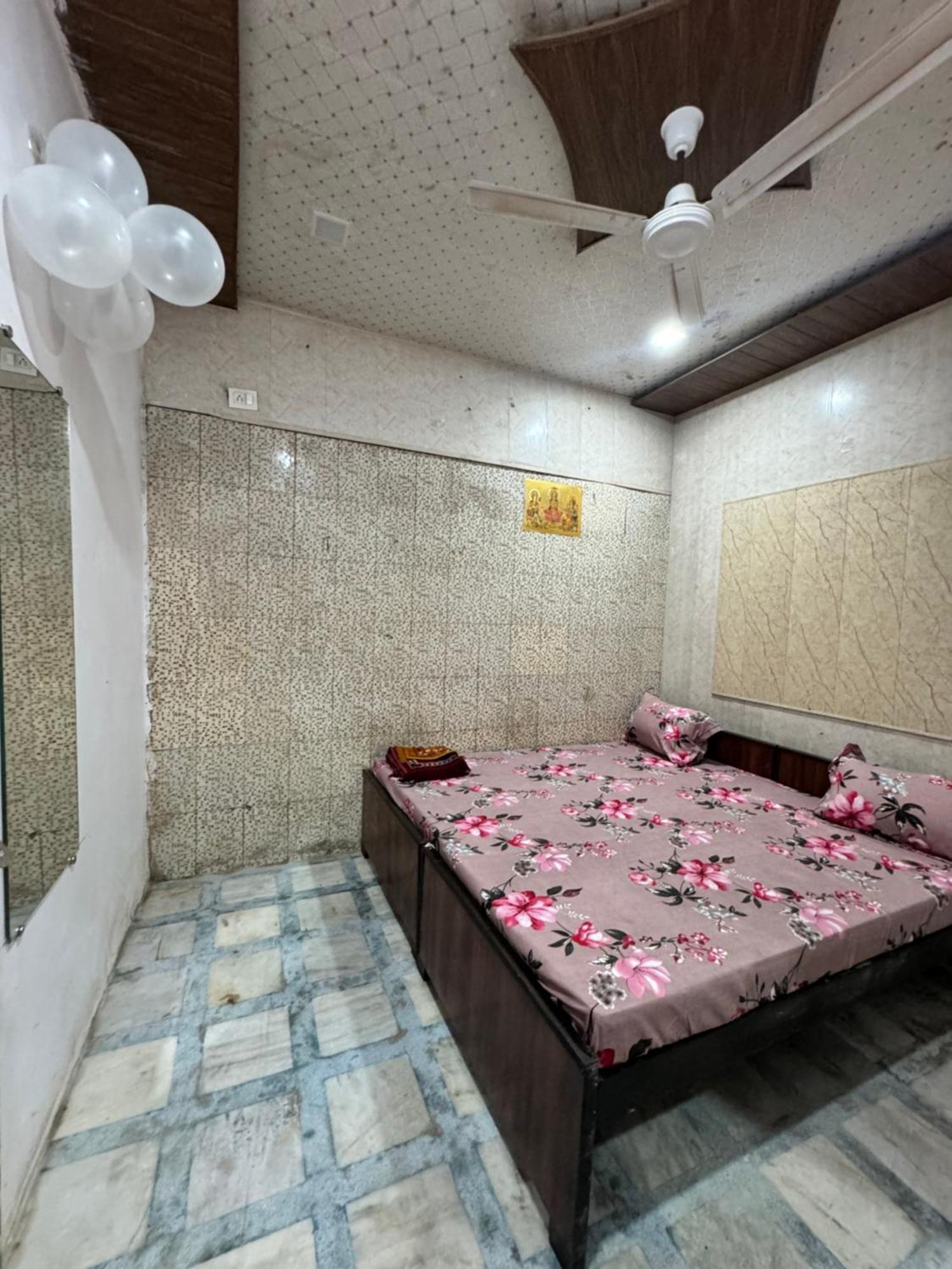 מלון Vrindāvan Pakhi Residency מראה חיצוני תמונה